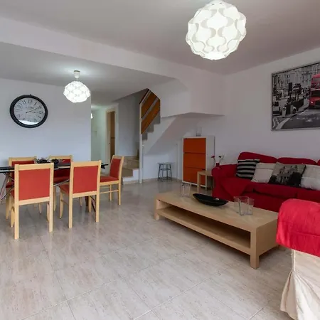 Oasis Dakota 1 - Three Bed With Sea And Pool Views Lägenhet