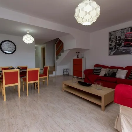 Oasis Dakota 1 - Three Bed With Sea And Pool Views Lägenhet *